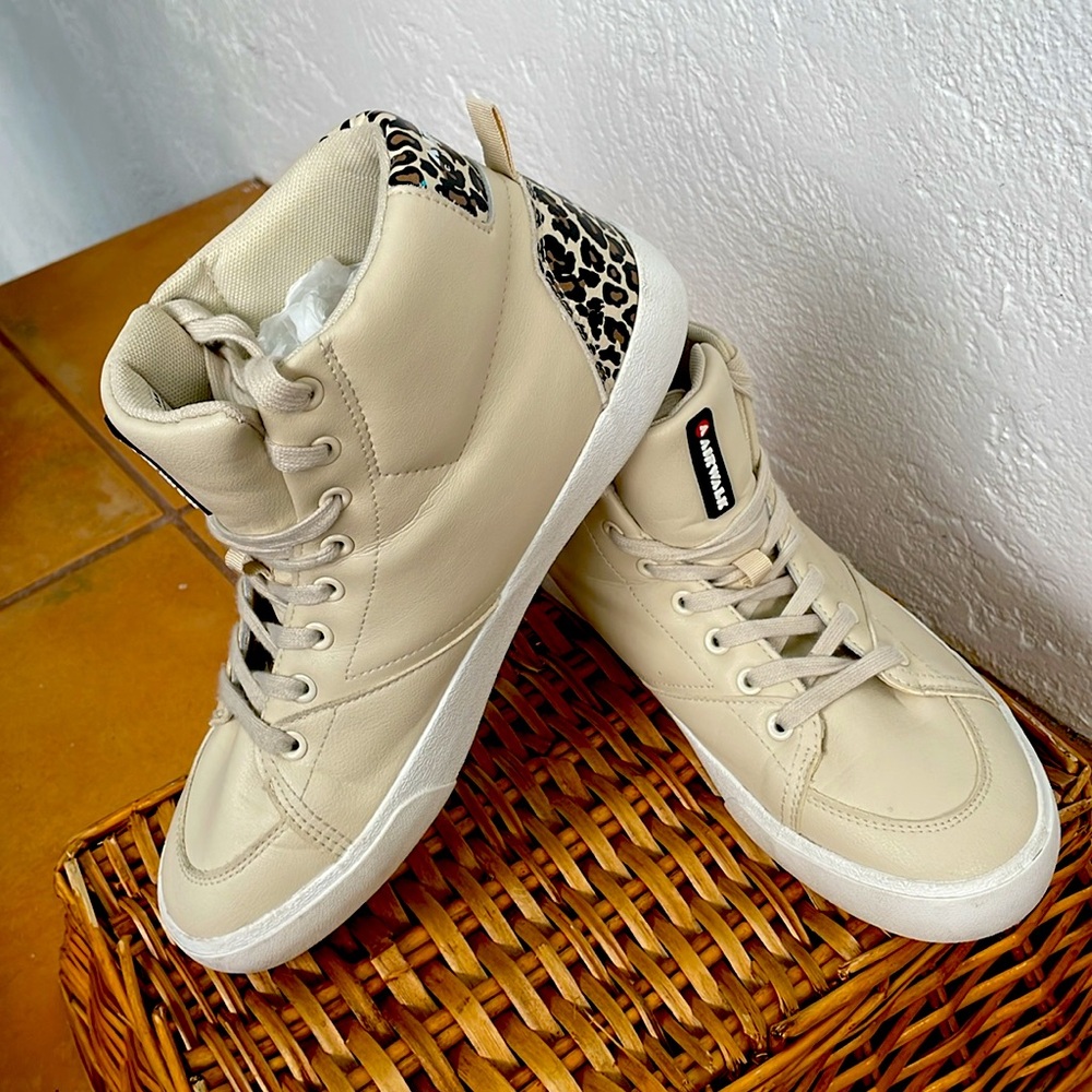 Airwalk Hightops‎ NWOT Leopard Print heel Style Color Cream Size 11